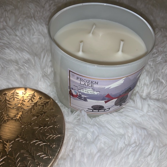 Frozen Lake ❄️ 3Wick Candle 🕯 - Picture 2 of 4